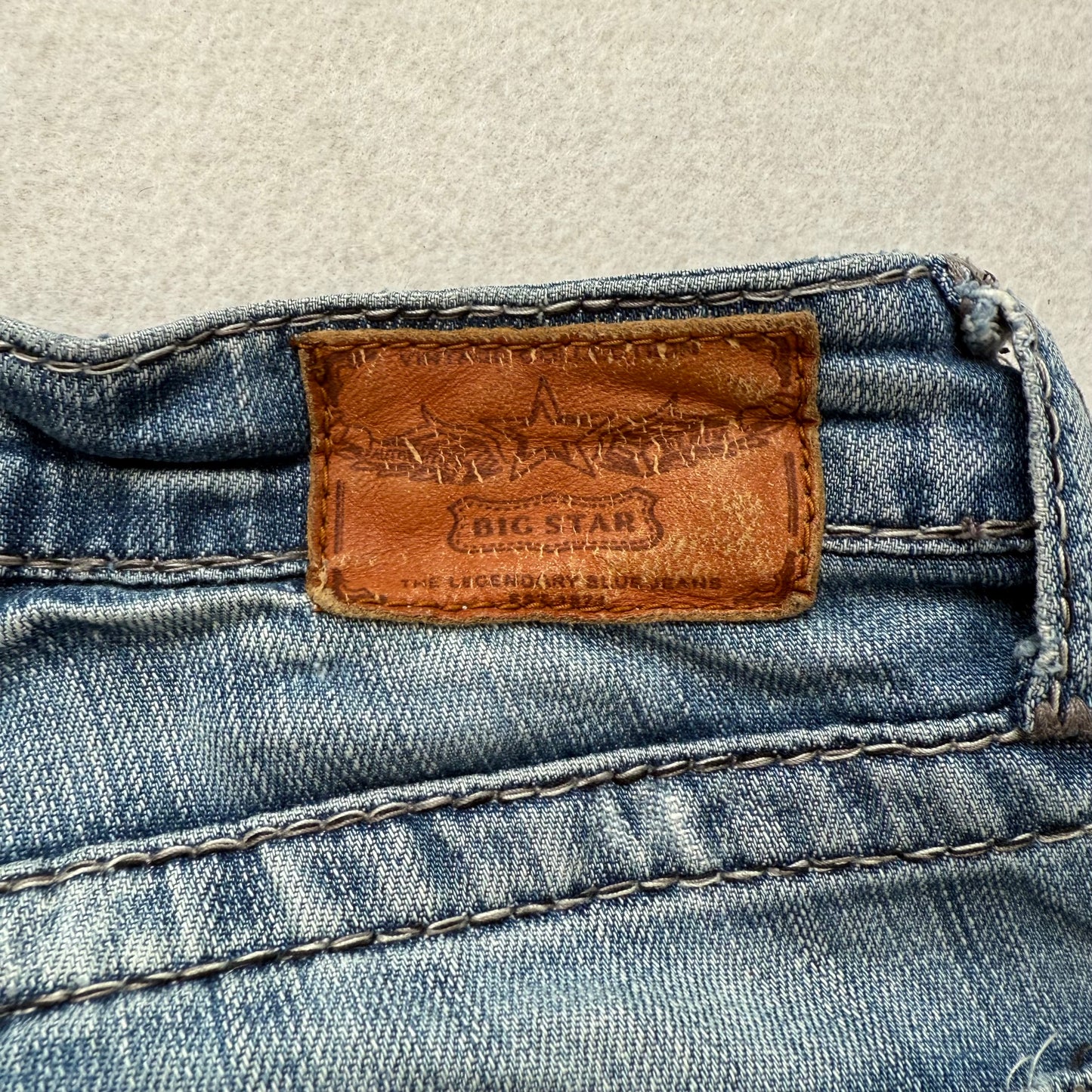 Big Star Women's Medium Wash Blue Denim Bootcut Jeans Raw Hem Low Rise Size 28