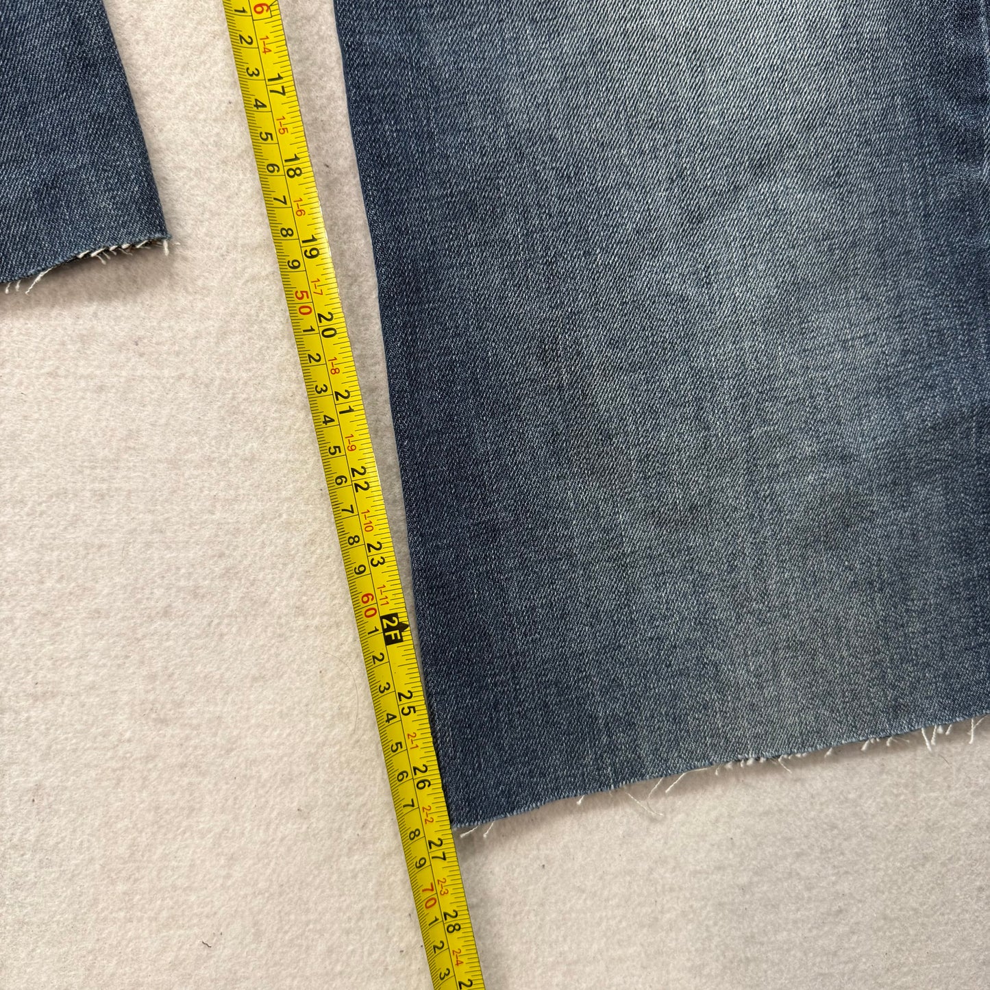 Carhartt Men's Medium Wash Blue Denim Relaxed Bootcut Jeans Raw Hem Y2K Size 40