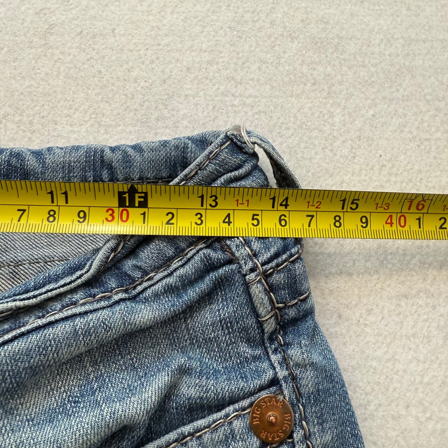 Big Star Women's Medium Wash Blue Denim Bootcut Jeans Raw Hem Low Rise Size 28
