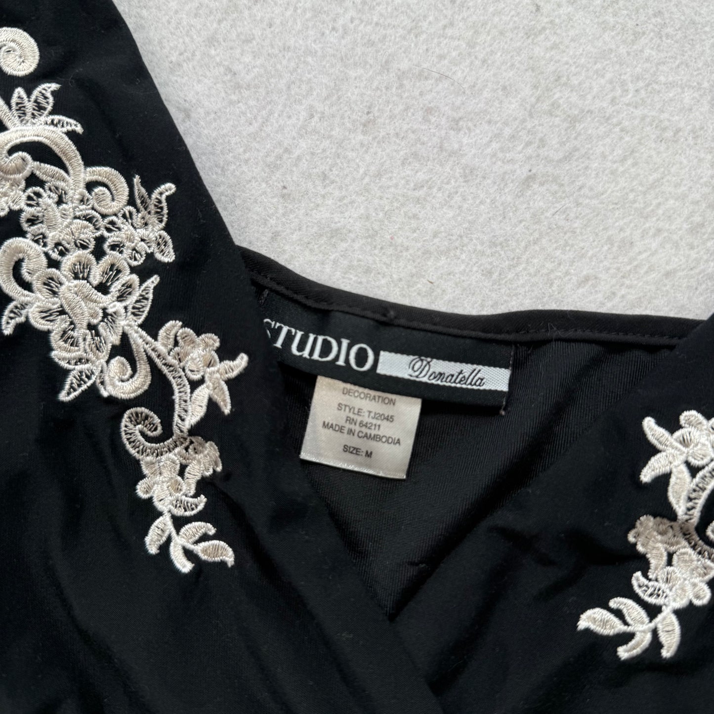 Studio Donatella Women's Black Polyester Camisole Top Lace Applique Y2K Size M