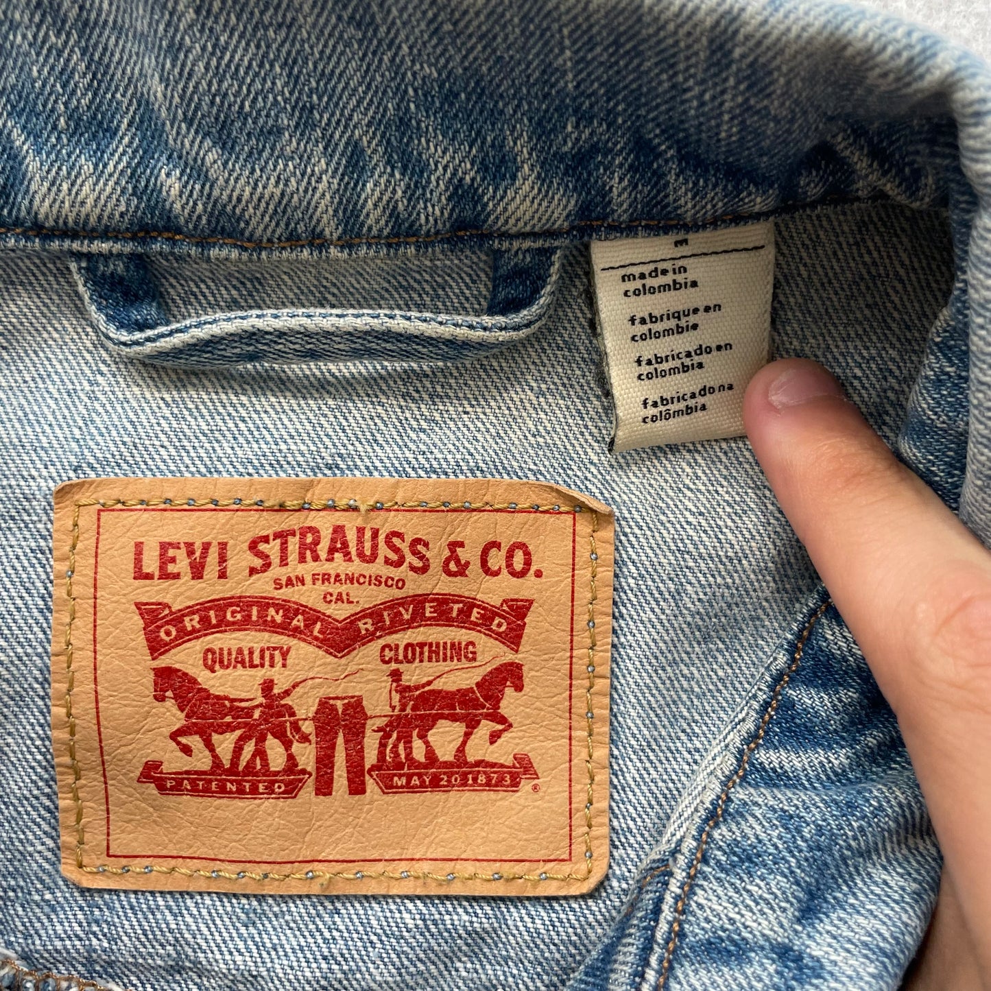 Levi's Women's Blue Denim Trucker Jacket Light Wash Distressed Classic Size M