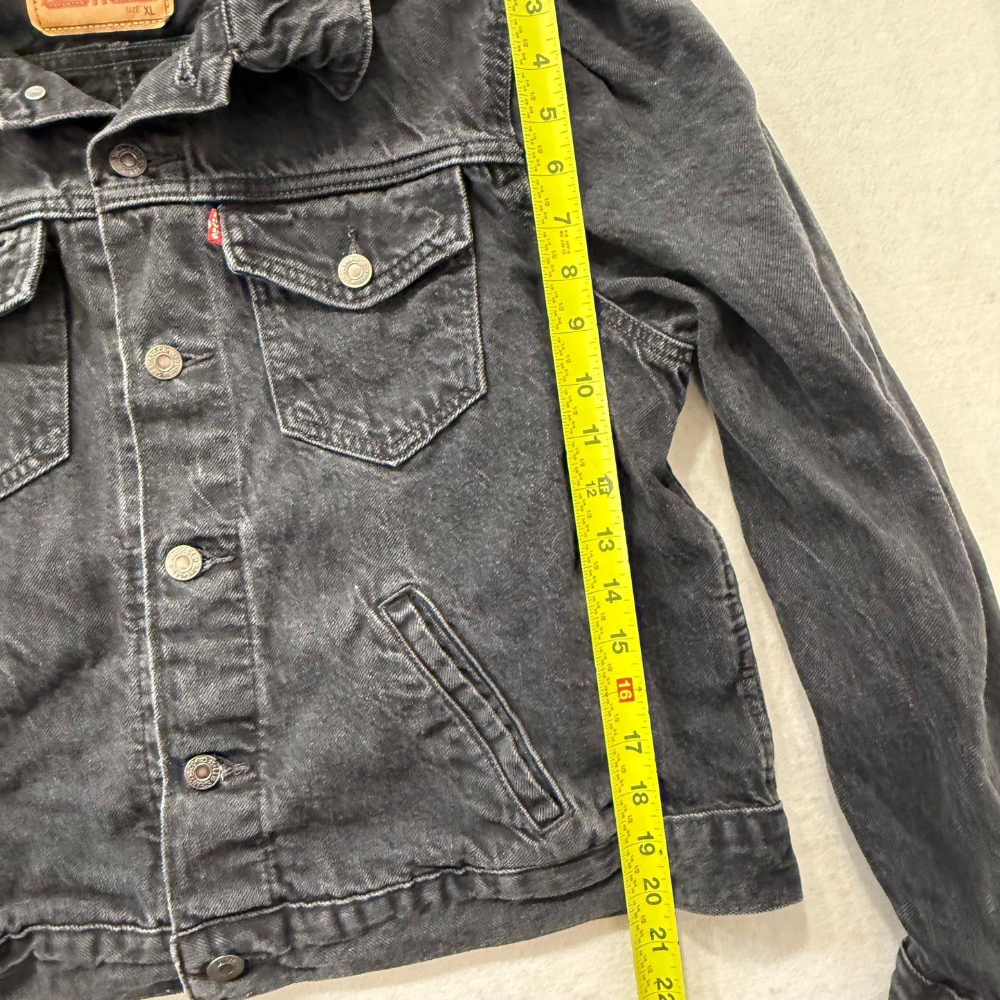 Levi Strauss & Co Women’s Cropped Button-Up Trucker Jacket Classic Denim Style Size XL