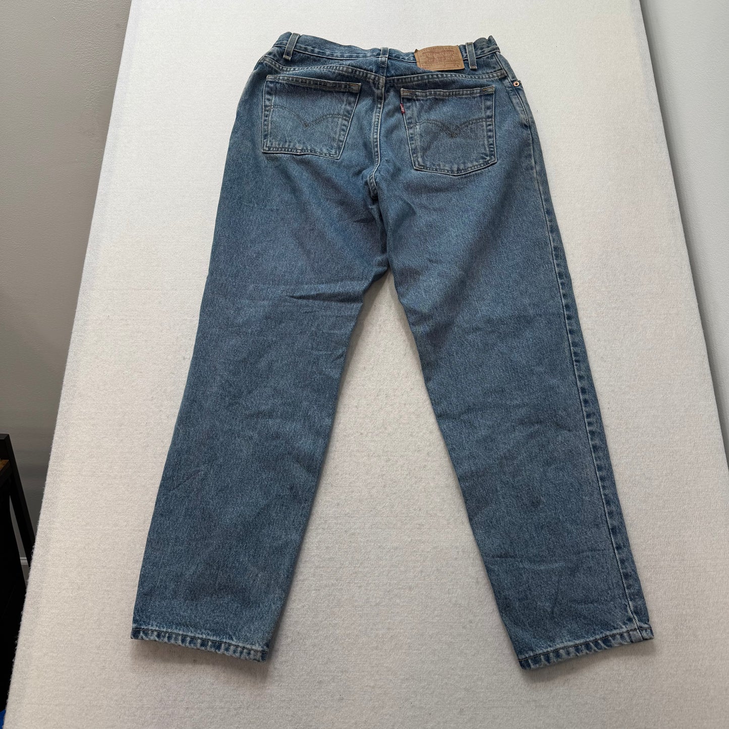 Levi's 550 Men's Blue Denim Relaxed Fit Tapered Leg Jeans Medium Washed Size 32