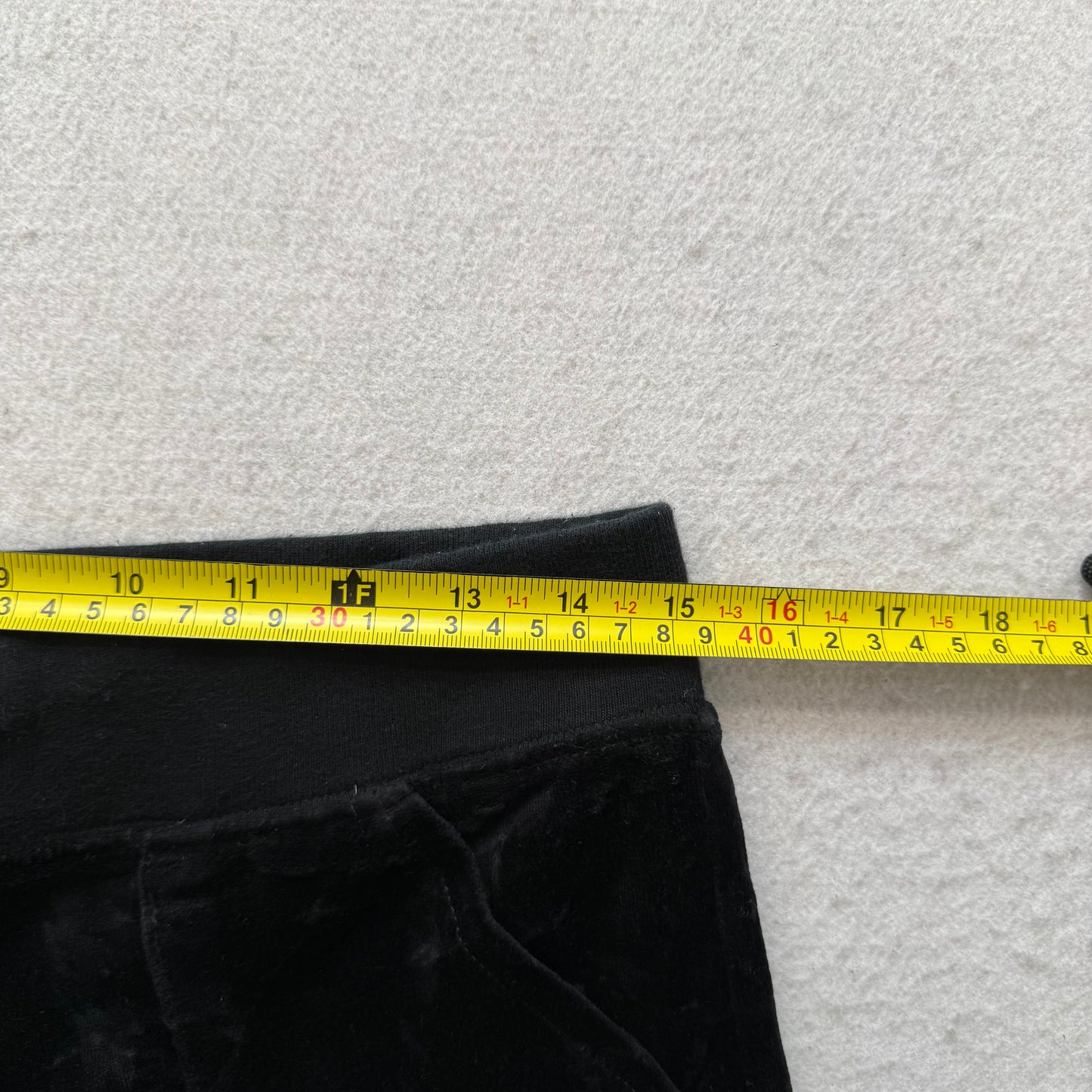 2003 Vintage Juicy Couture Women's Jet Black Velour Capris Pants Pockets Size M
