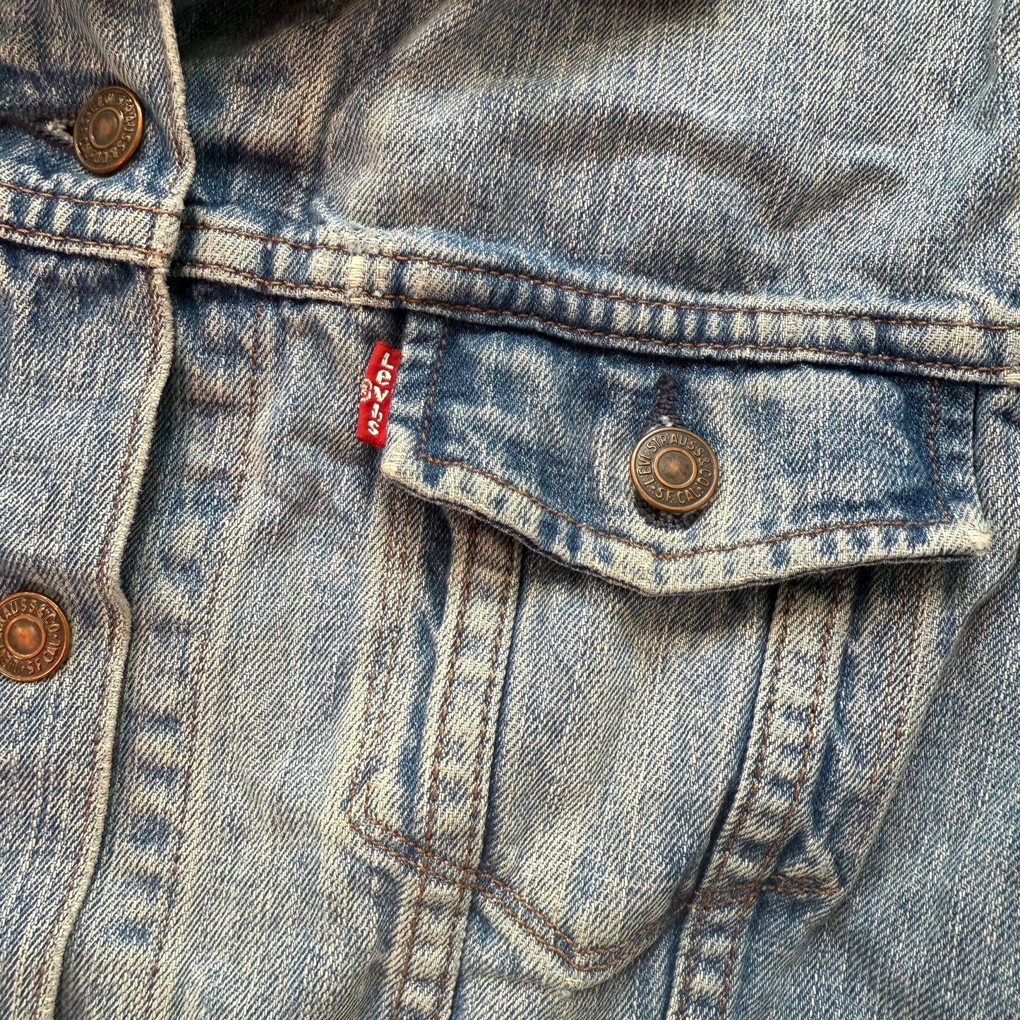 Levi's Women's Light Blue Denim Trucker Jacket Distressed Ripped Sleeves Size M