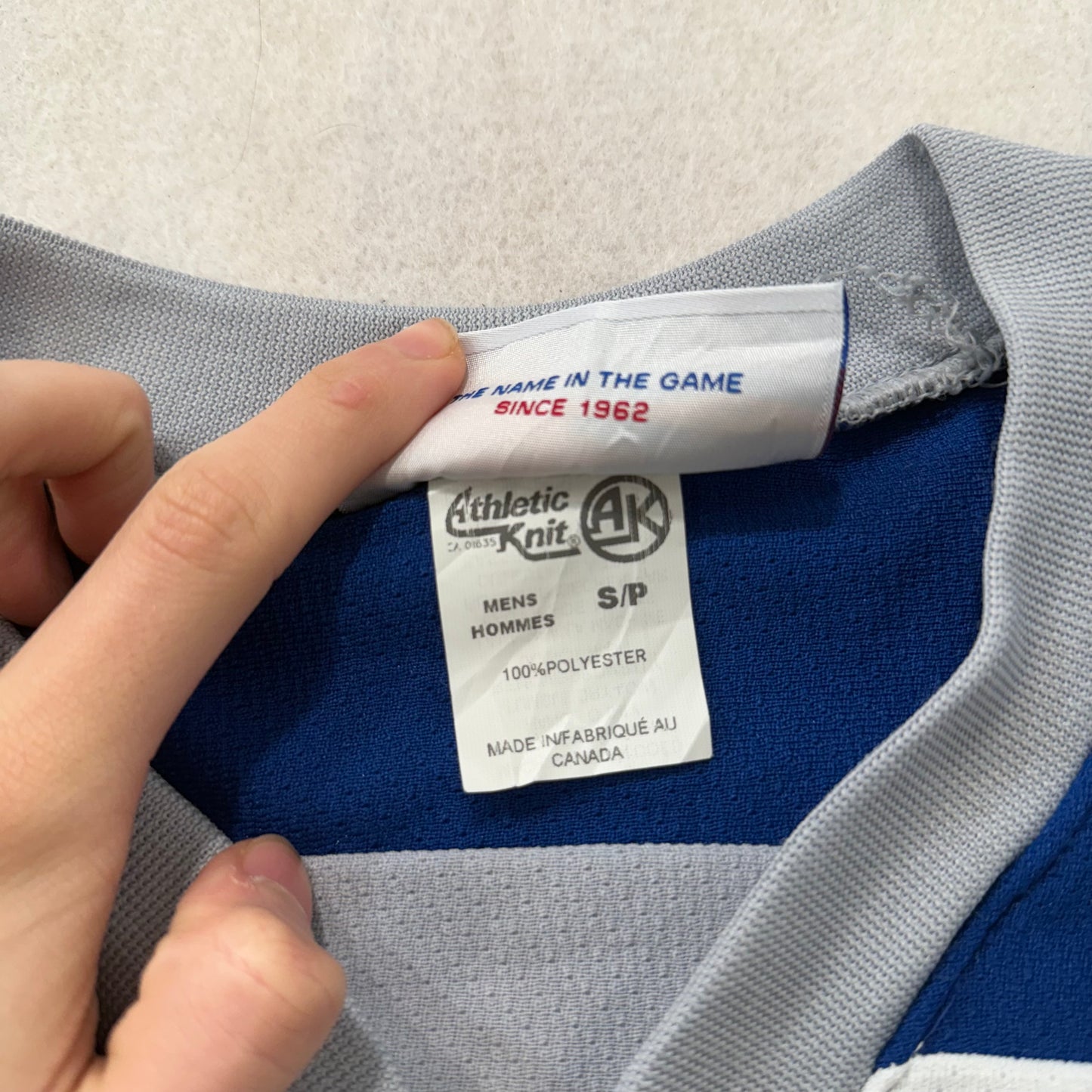 Athletic Knit White & Blue Lightning Bolt Graphic Hockey Jersey V-Neck Size S