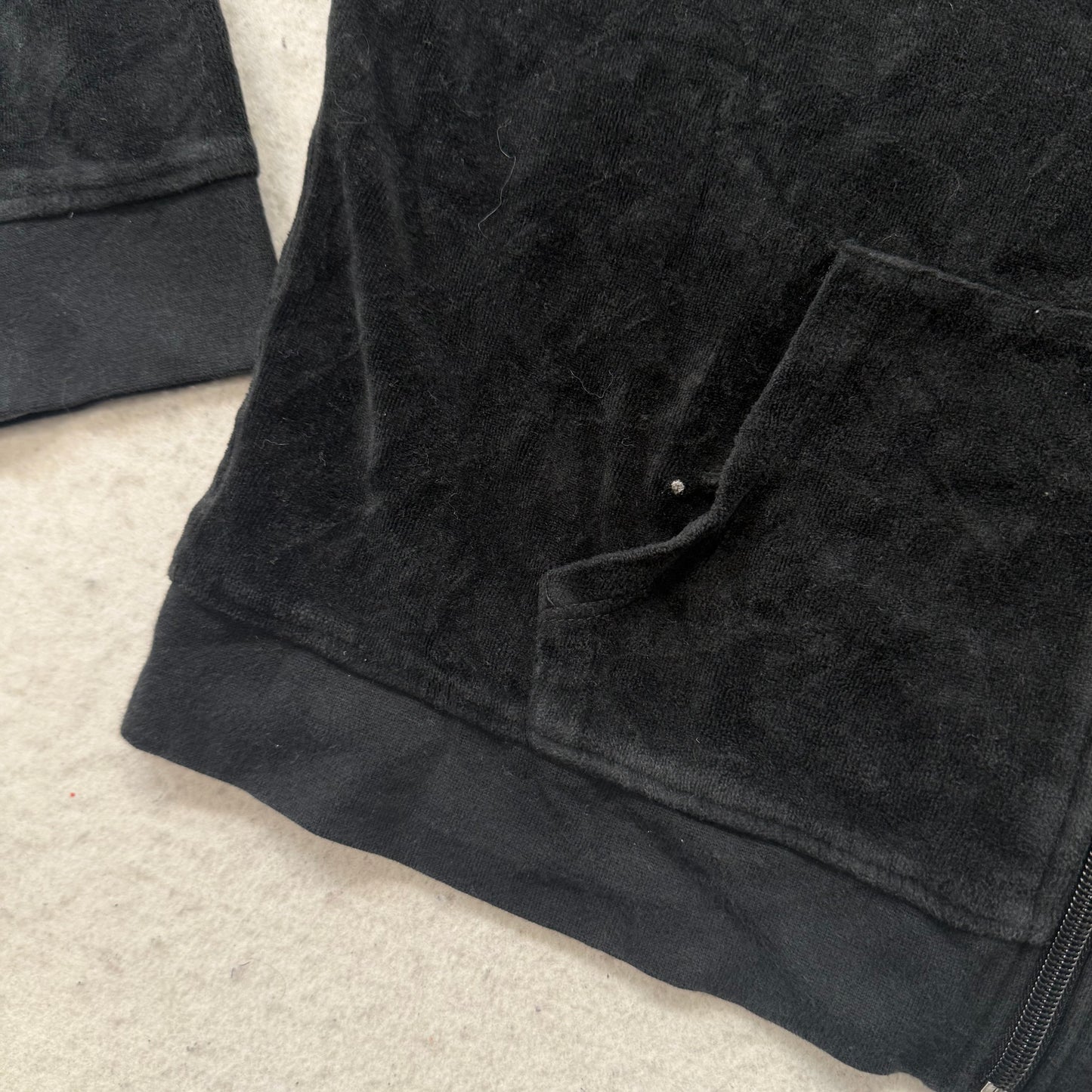 Vintage Juicy Couture Women's Black Velour Full Zip Hoodie Y2k Pockets Size L