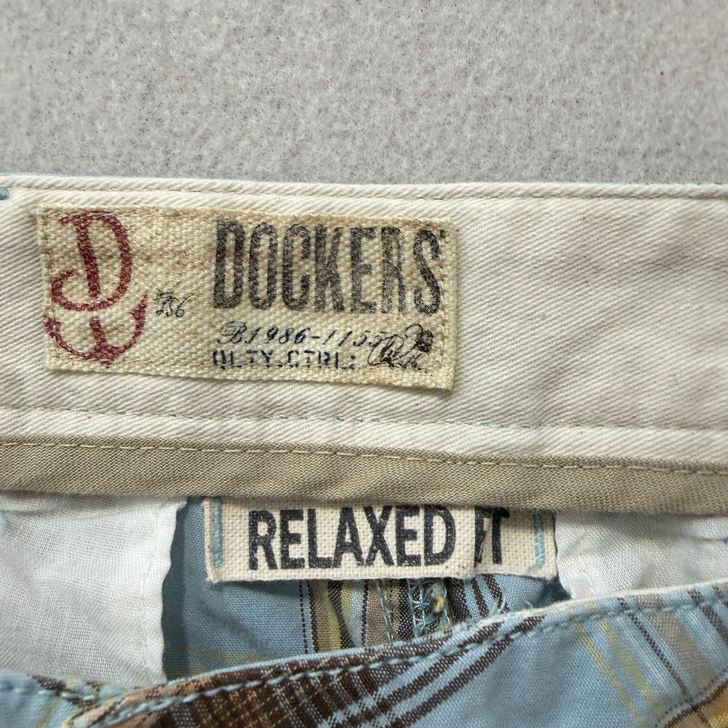 Dockers Men's Multicolor Plaid Cargo Shorts Relaxed Fit Pockets Classic Size W33