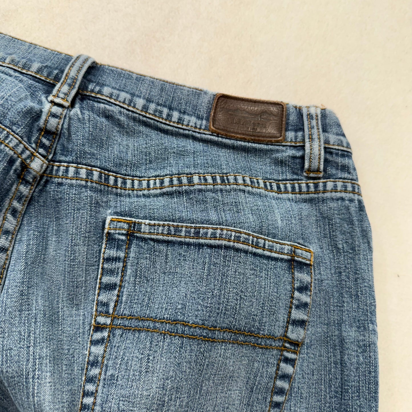 L.L.Bean Women's Medium Wash Blue Denim Straight Leg Jeans Stretched Size 14