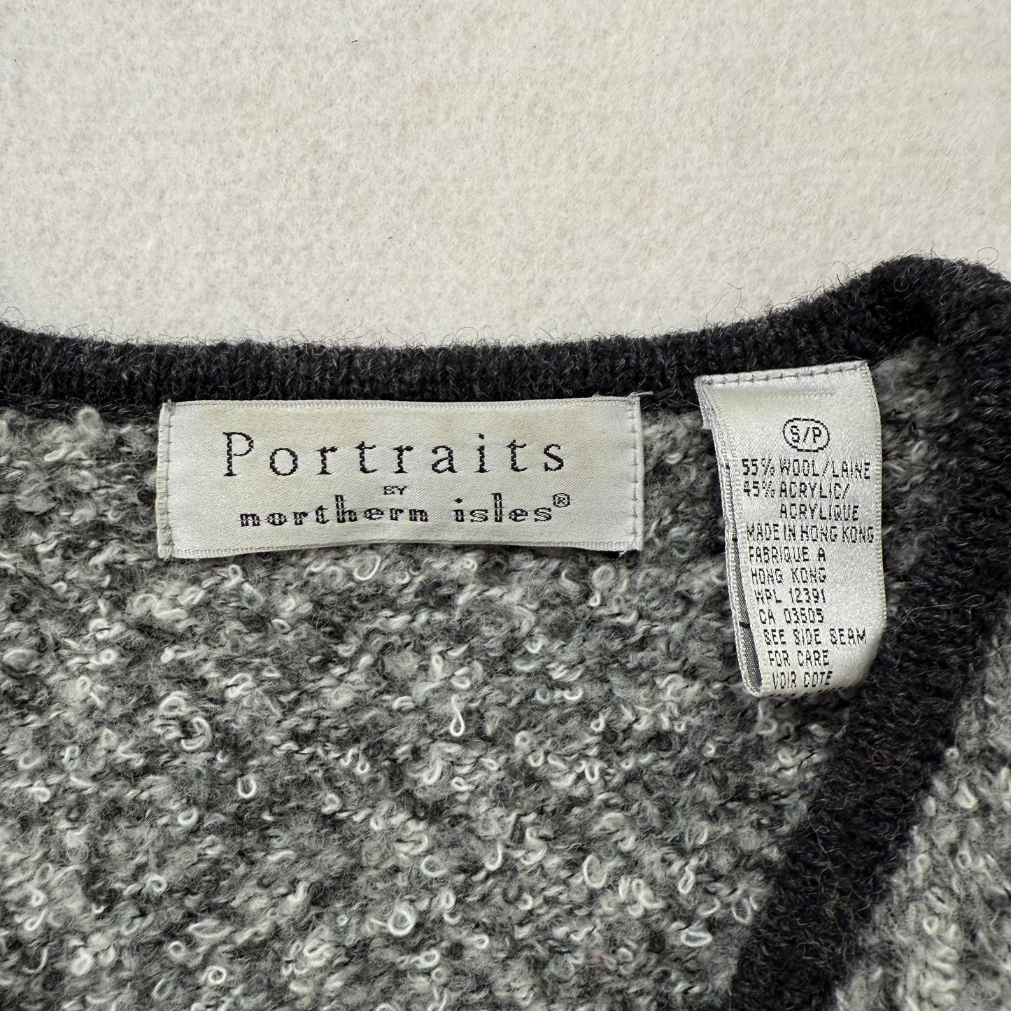 Portraits by Northern Isles Gray Patterned Button-Up Knit Vest Size Small - Clean Curriculums 