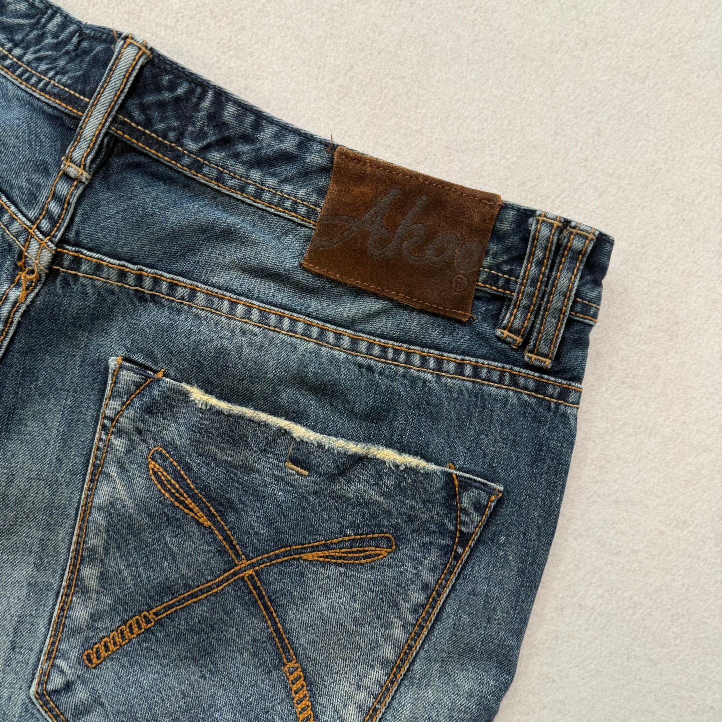 AKOO Medium Blue Distressed Denim Jeans Paint Splatter Ripped Knee Size 36