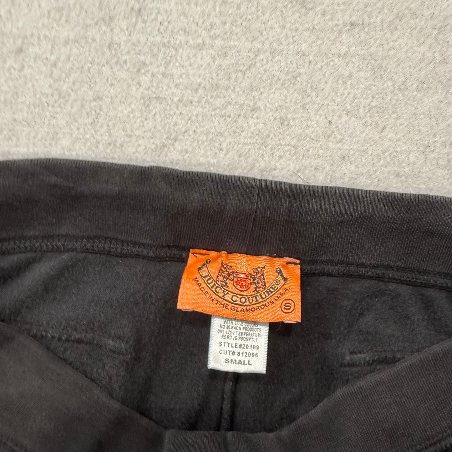 2003 Vintage Juicy Couture Women Black Velour Capri Pant Back Snap Pocket Size S