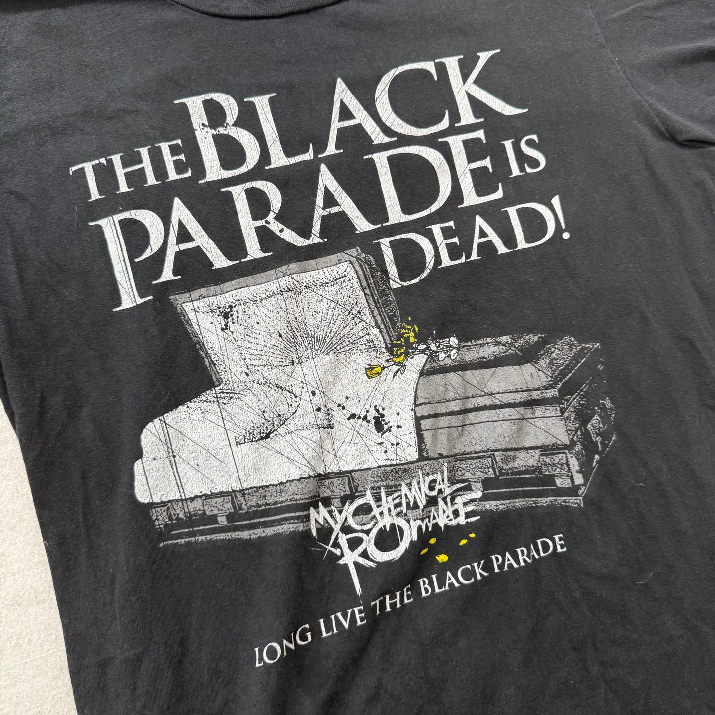 My Chemical Romance "The Black Parade Is Dead!" Black Graphic T-Shirts Size L
