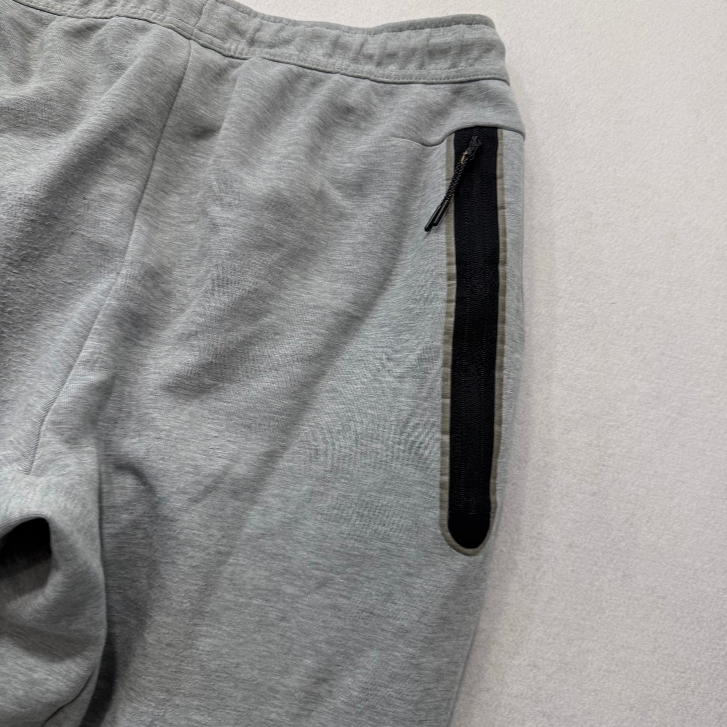 Nike Tech Men's Heather Gray Fleece Joggers Zipper Pockets Swoosh Logo Size L