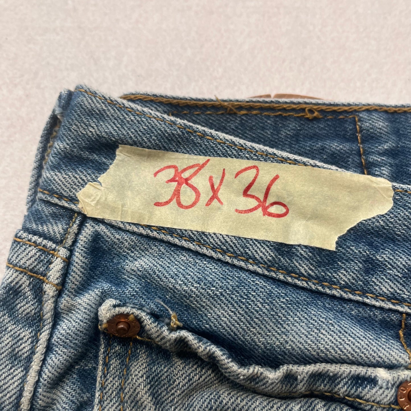 Vtg Levi's Men's Blue Faded Denim Straight Jeans Button Fly Classic Size 38x36