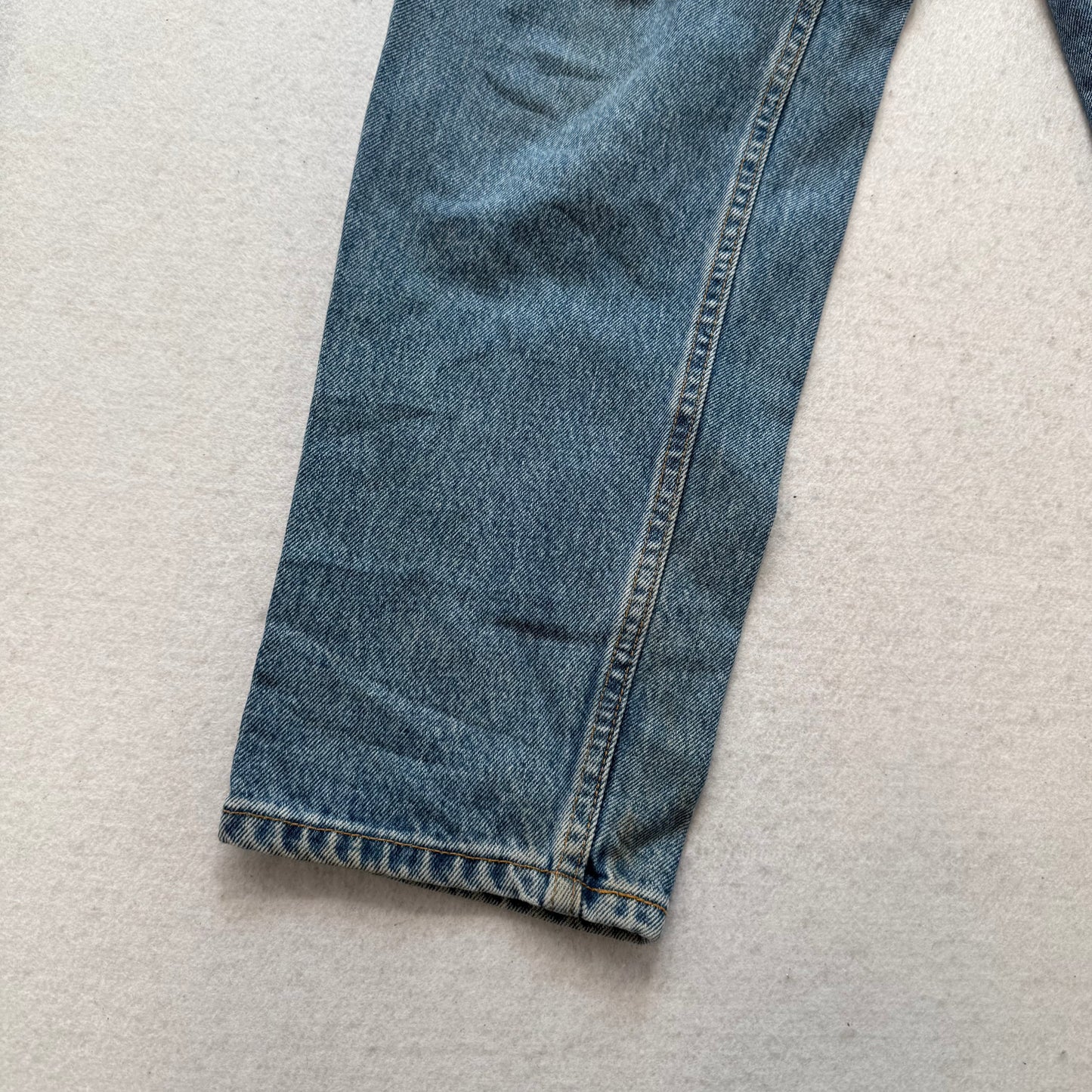 Levi's 550 Men's Blue Denim Relaxed Fit Tapered Leg Jeans Medium Washed Size 32
