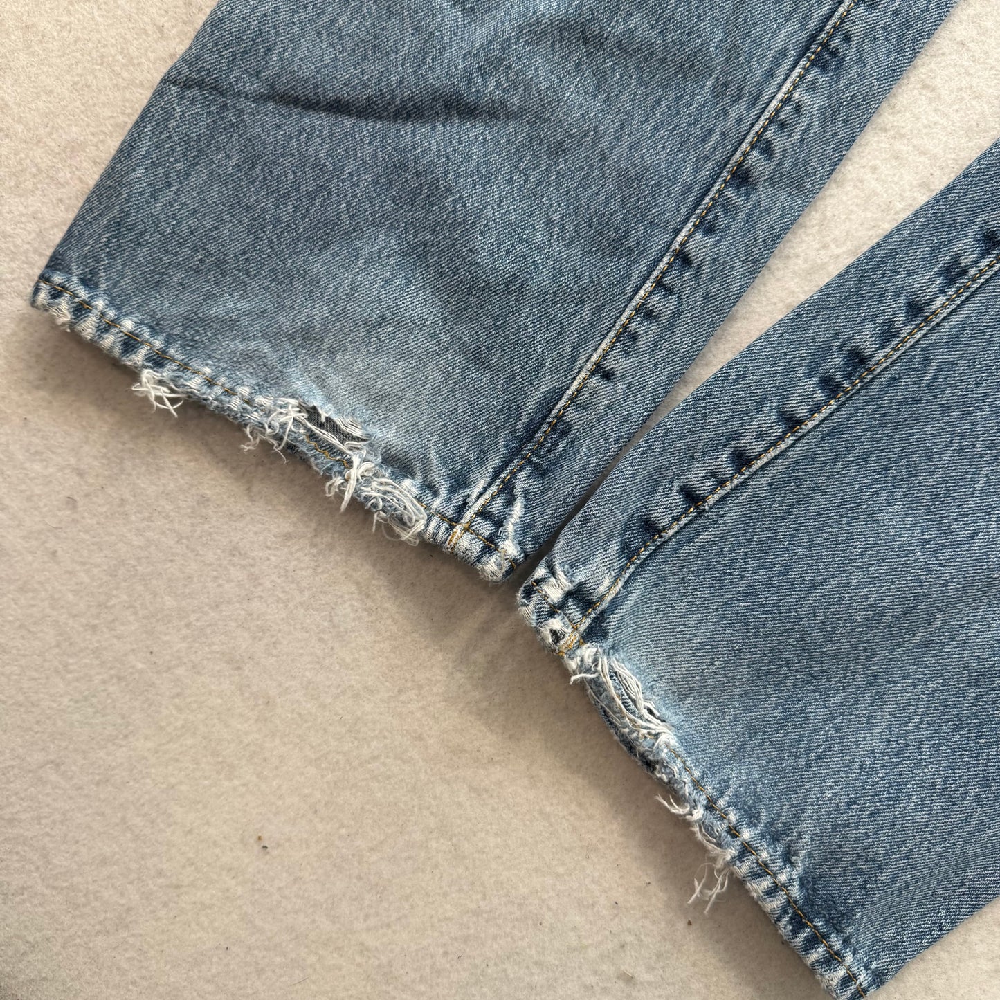 Levi Strauss & Co Men's Medium Blue Denim Straight Leg Jeans Frayed Hems Size 34