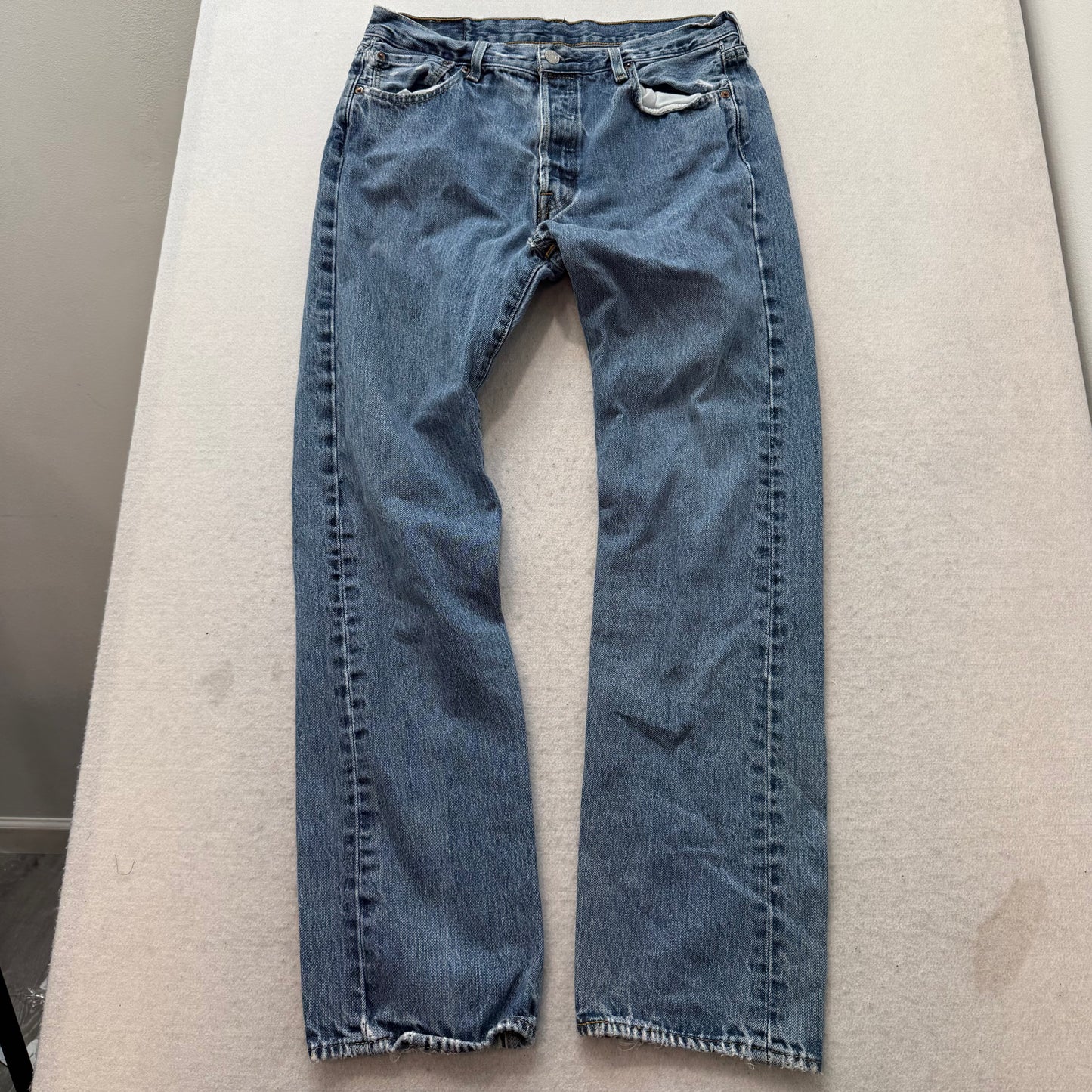 Levi Strauss & Co Men's Medium Blue Denim Straight Leg Jeans Frayed Hems Size 34