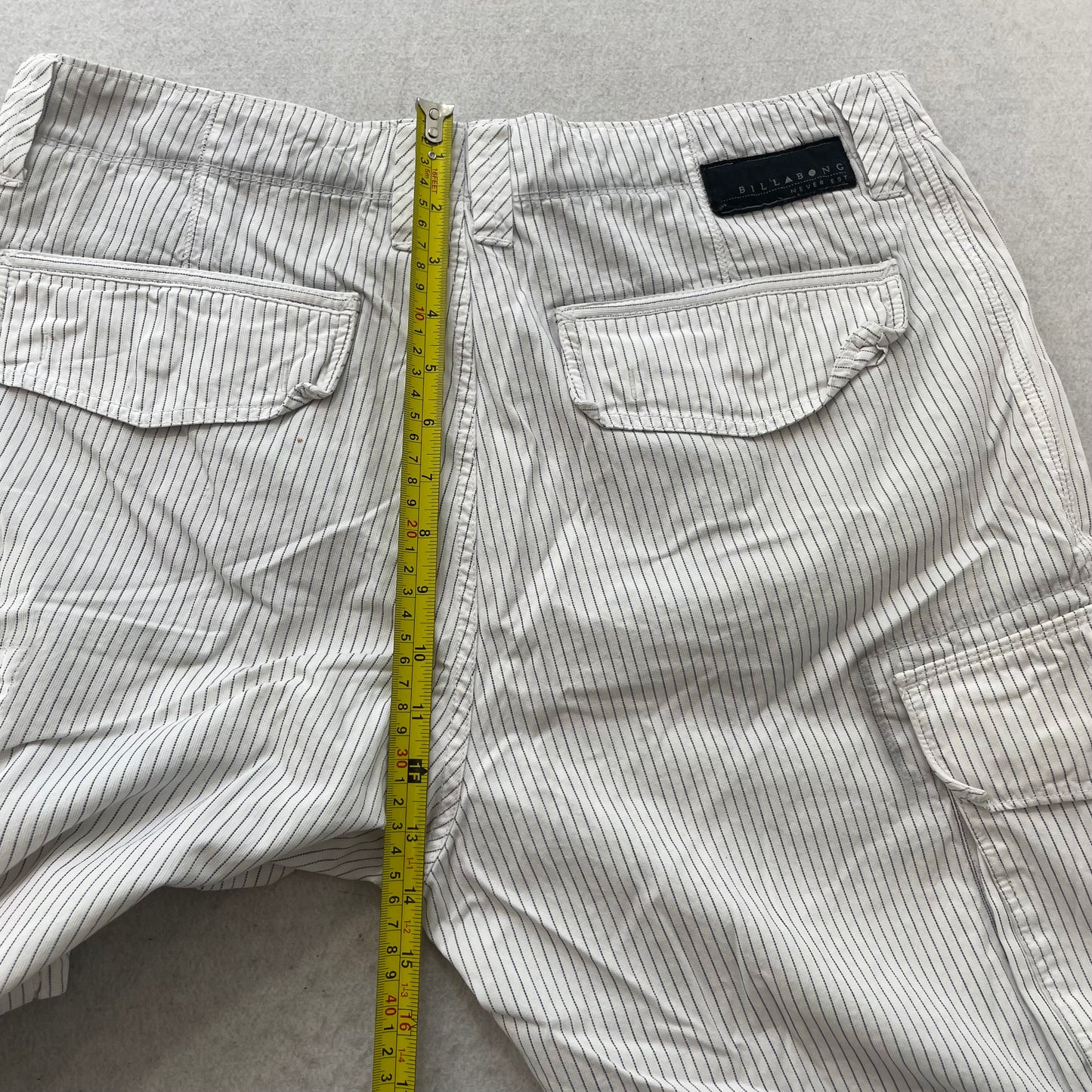 Billabong Men's Off White Pinstripe Cargo Shorts Embroidered Spellout Size 34