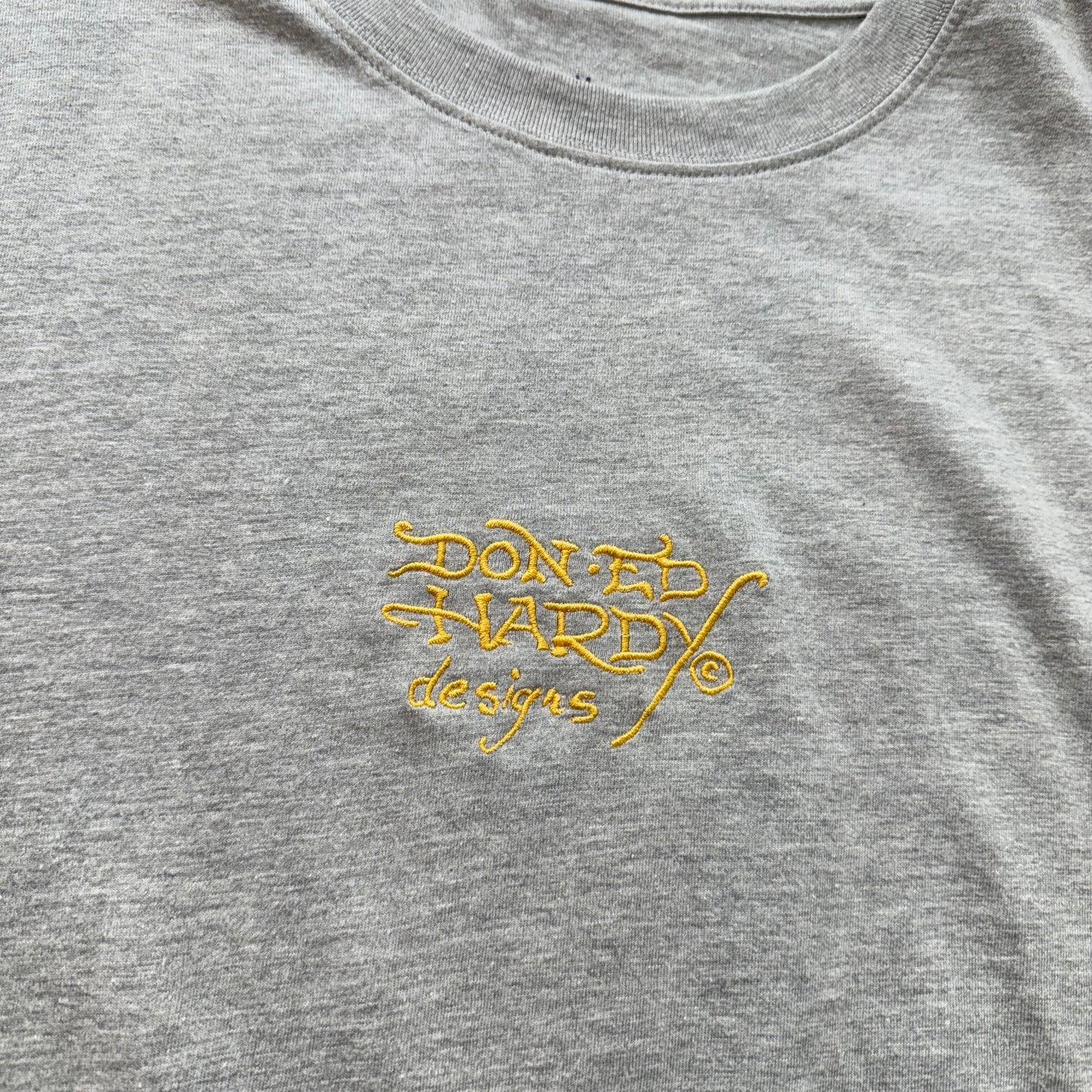 ED HARDY GOLD EMBROIDERED LOGO GRAY TEE