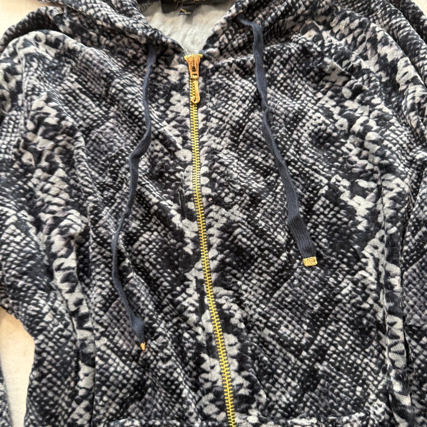 Juicy Couture Women's Black Snake Print Velour Zip-Up Hoodie Graphic Logo Size M