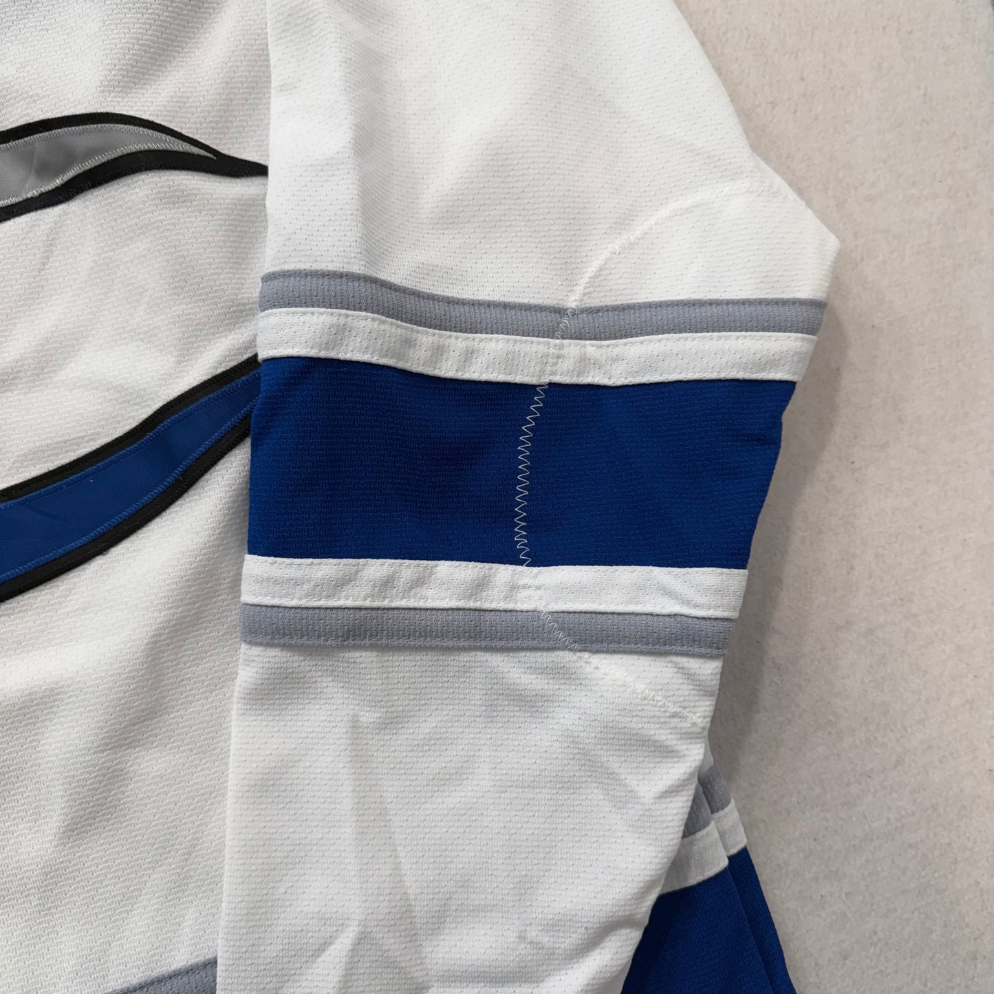 Athletic Knit White & Blue Lightning Bolt Graphic Hockey Jersey V-Neck Size S