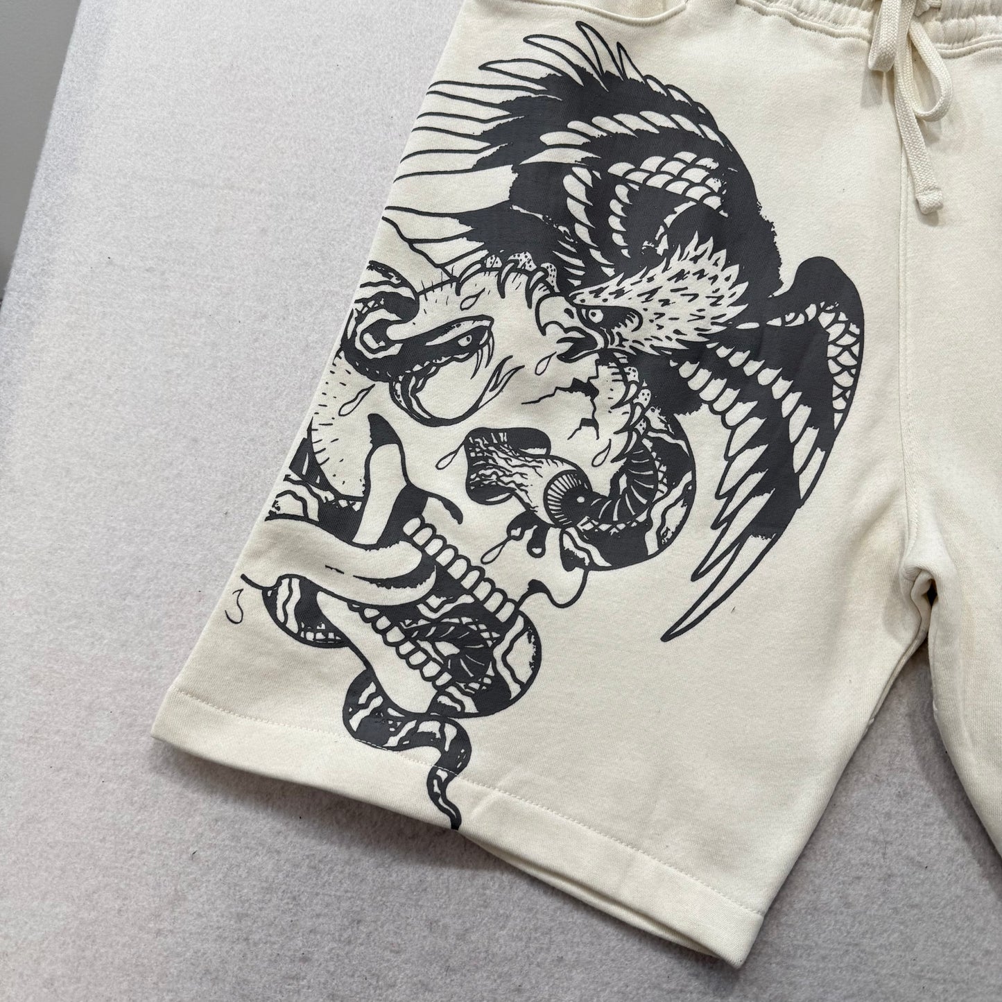 ED HARDY “Tiger Roar” CRÈME FLEECE SHORTS