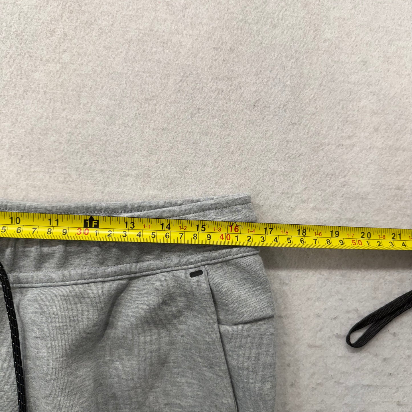 Nike Sportswear Men's Heather Gray Tech Fleece Joggers Pants Drawstring Size L