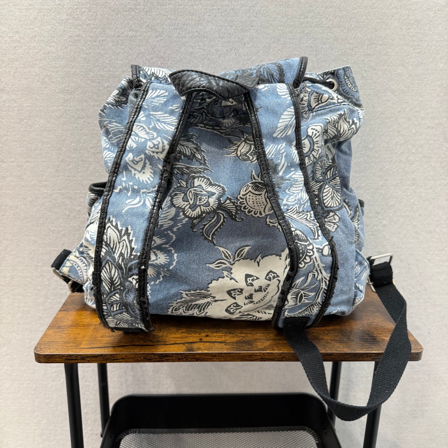Aeropostale Blue White Paisley Canvas Flap Top Backpack Utility Pockets Size L