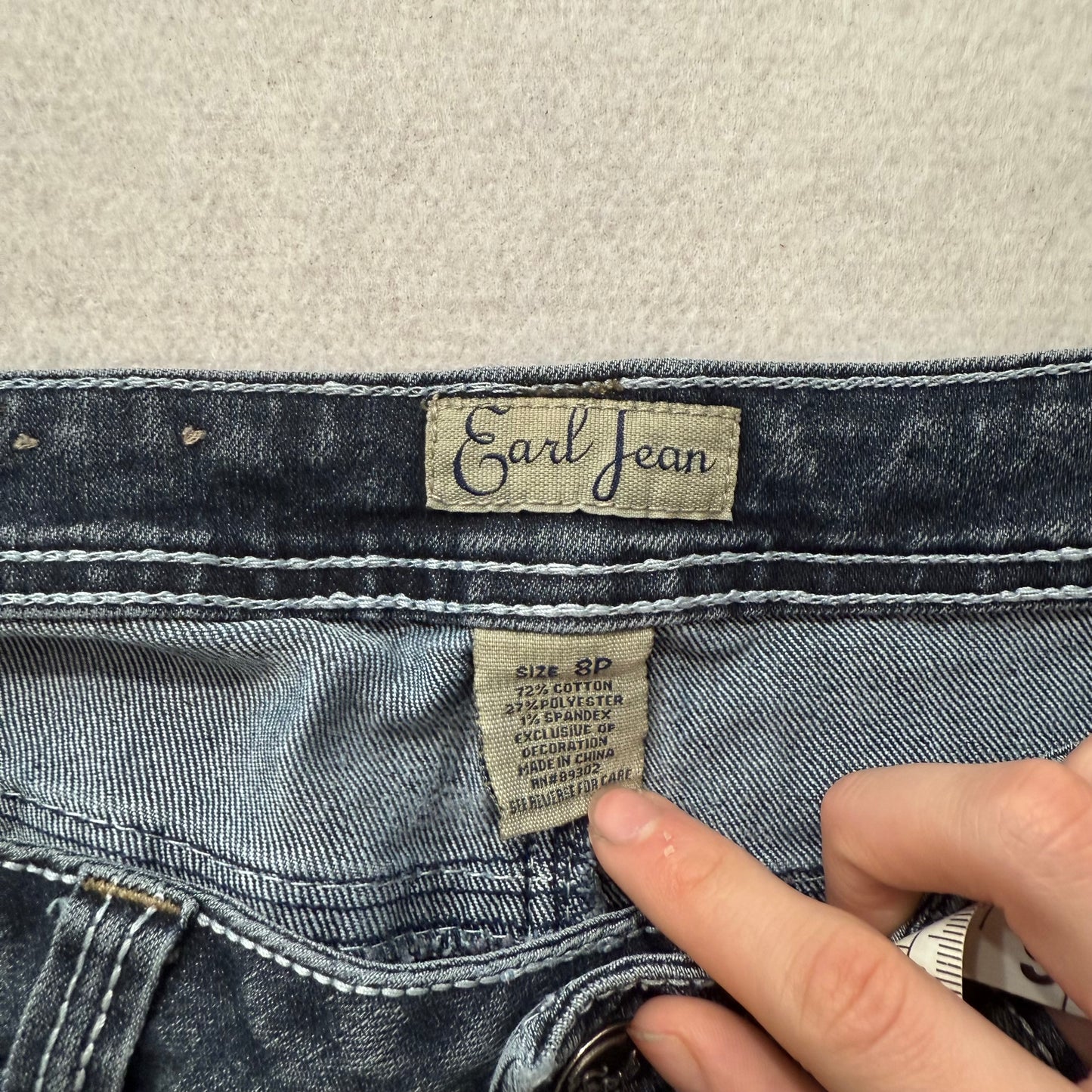 Earl Jean Blue Denim Capri Jeans Wing Embroidered Back Pockets Size 8P
