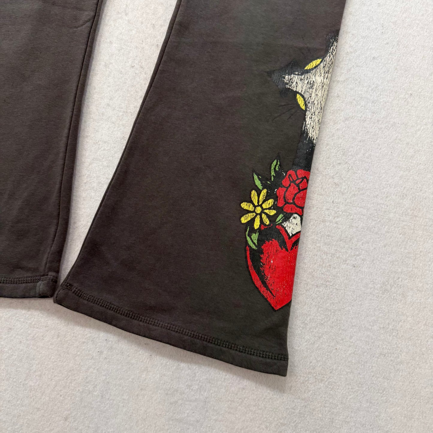 Ed Hardy Women Dark Gray Cotton Blend Flare Sweatpant Red Hearts Graphic Size XL