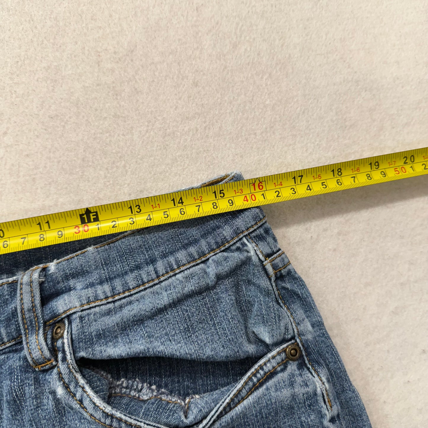 L.L.Bean Women's Medium Wash Blue Denim Straight Leg Jeans Stretched Size 14