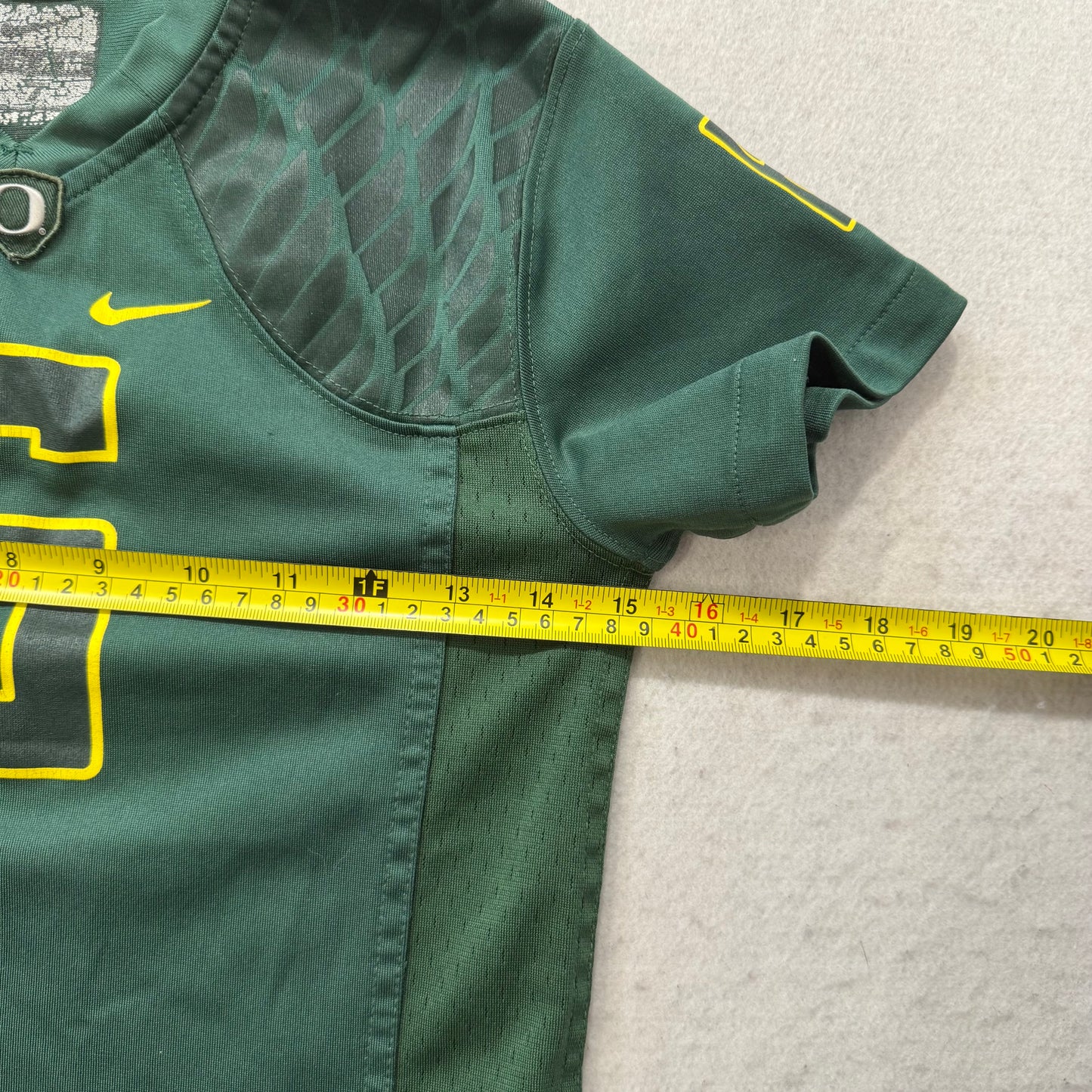 Nike Mighty Oregon Ducks Youth Kid's Forest Green #6 Football Jersey Size 7