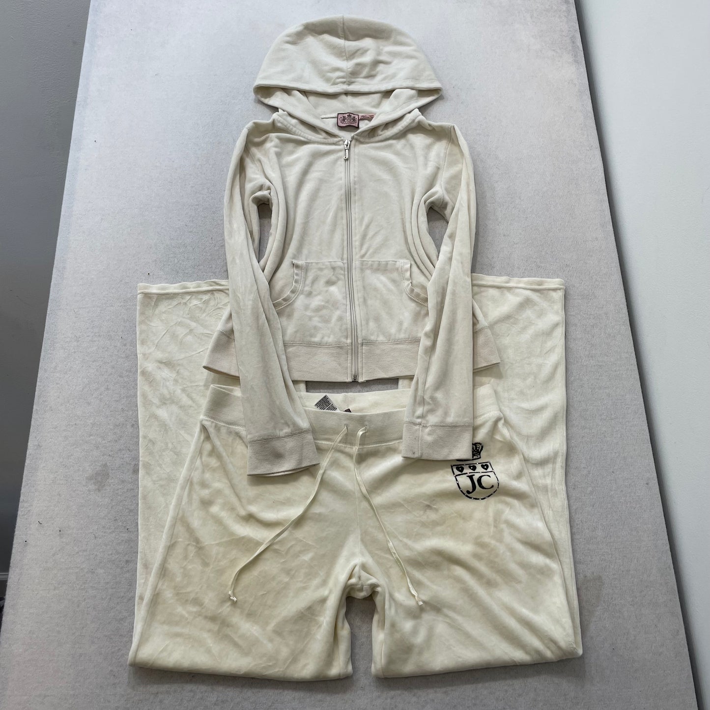 Vintage Juicy Couture Women's Cream Velour Tracksuit Sets Hoodie & Pant Size L