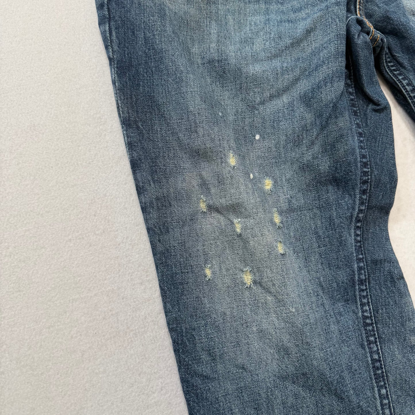 AKOO Medium Blue Distressed Denim Jeans Paint Splatter Ripped Knee Size 36