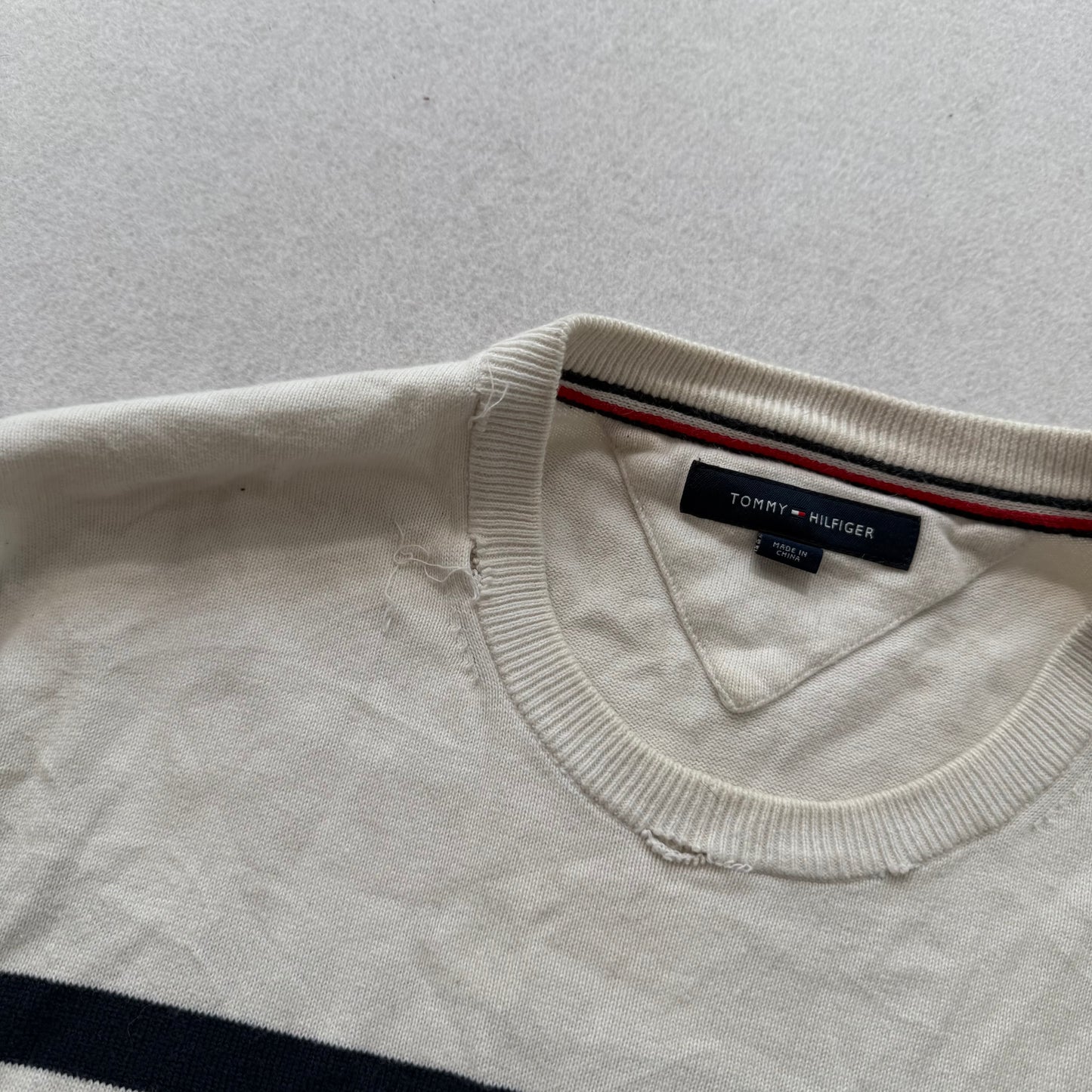Tommy Hilfiger Men's Gray Striped Cotton Pullover Sweater Crew Neck Y2K Size M