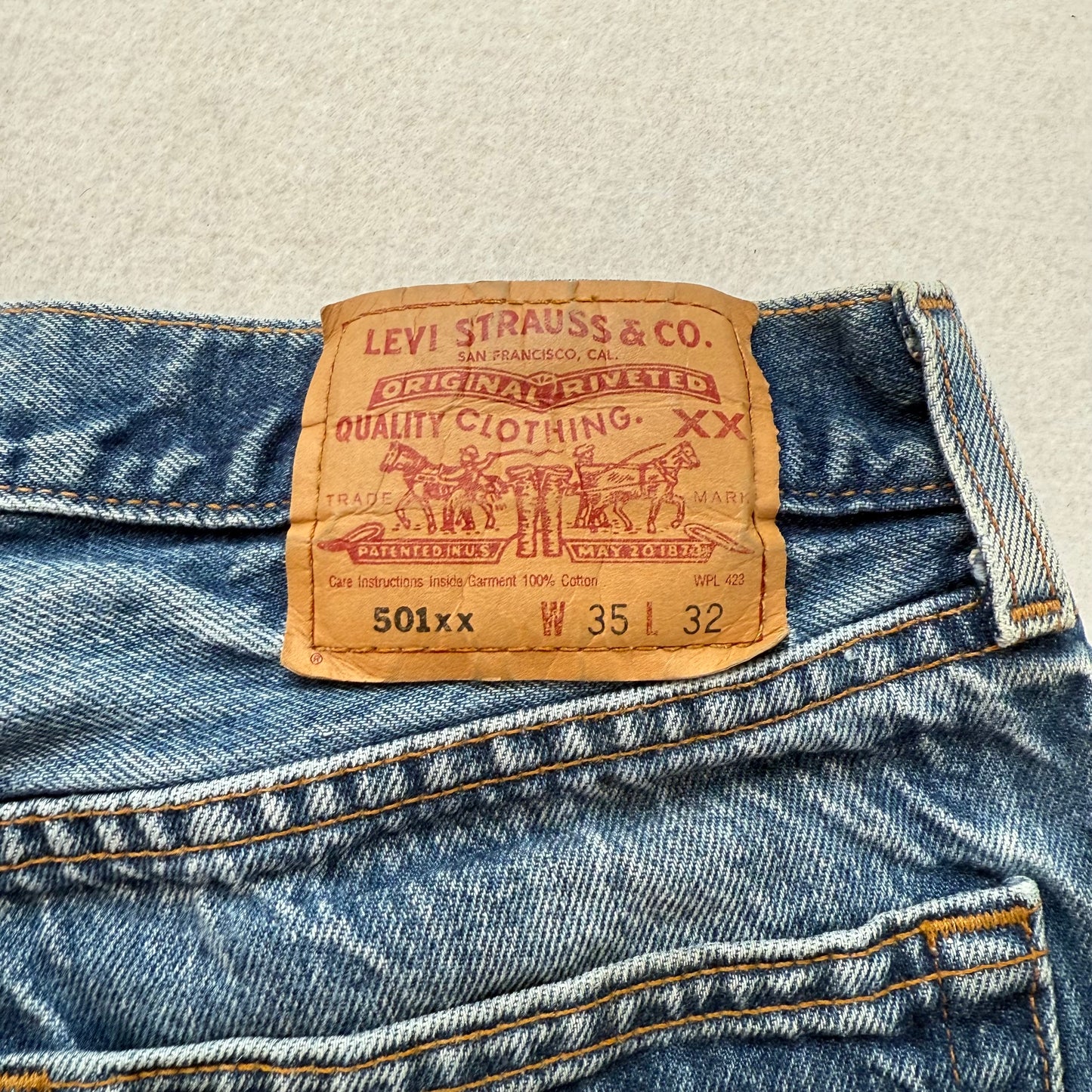 Levi's Strauss & Co. 501xx Men's Medium Blue Denim Straight Leg Jeans Size 35