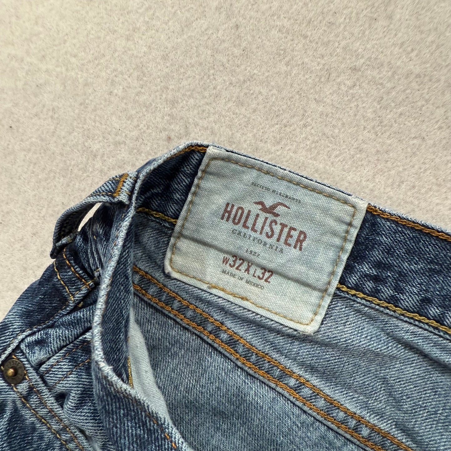 Hollister Mens Medium Wash Blue Denim Straight Leg Jeans 5-Pocket Design Size 32