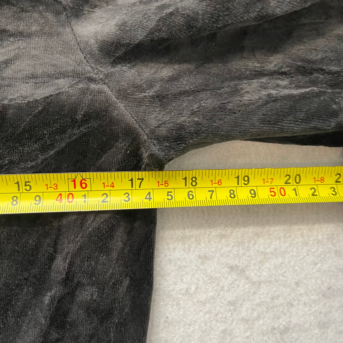 Vintage Juicy Couture Women Black Velour Zip-Up Hoodie Loungewear Pockets Size S