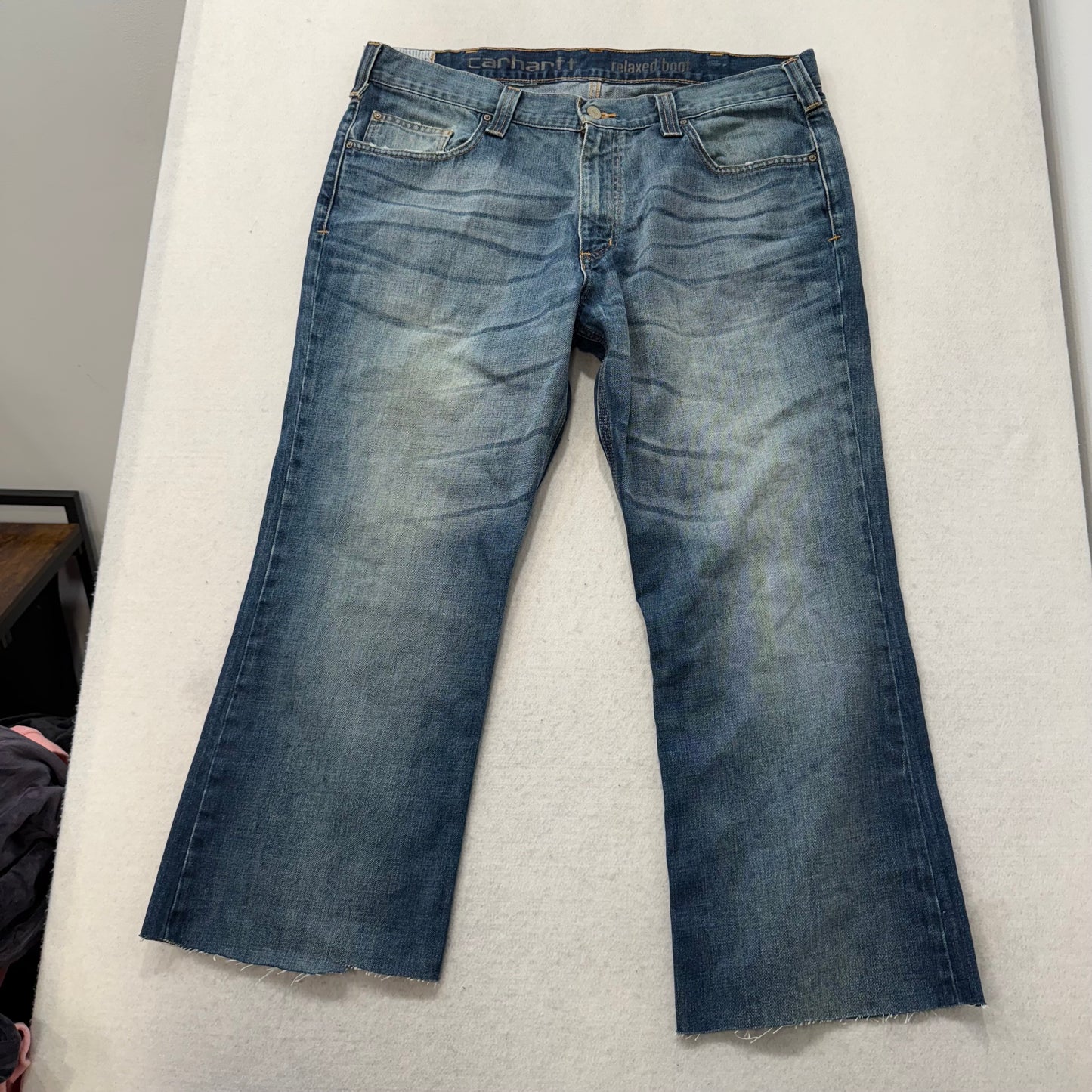 Carhartt Men's Medium Wash Blue Denim Relaxed Bootcut Jeans Raw Hem Y2K Size 40