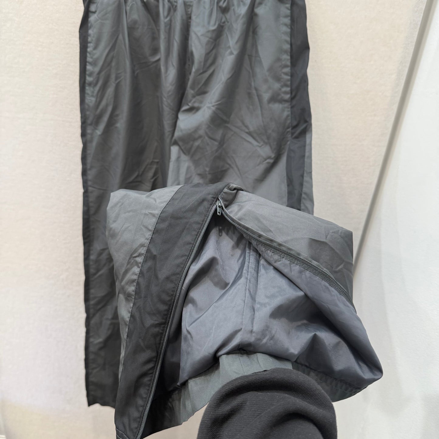 Nike Men's Dark Gray Straight Wide Leg Track Pant Zipper Hem Windbreaker Size L