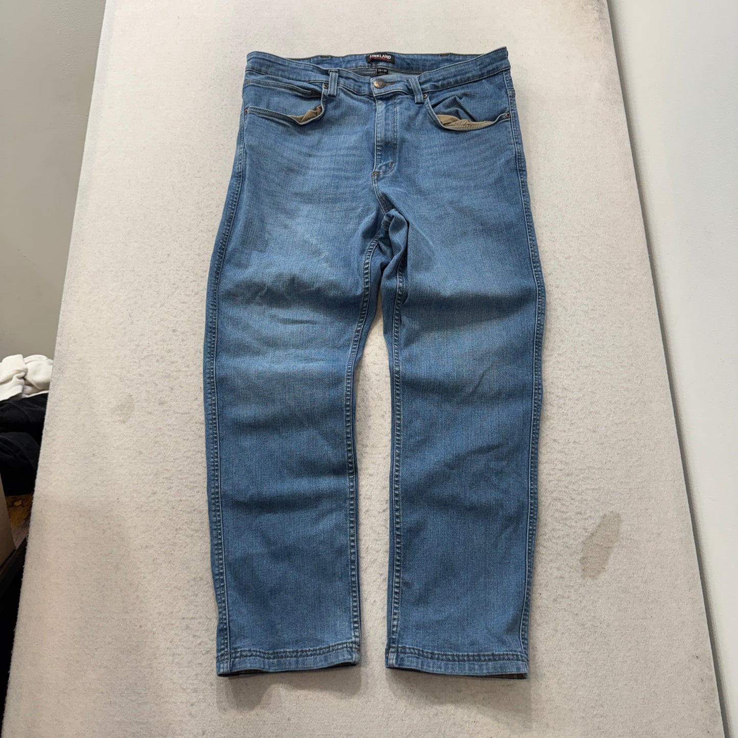 Kirkland Signature Men's Blue Denim Jeans Straight Fit Pocket Classic Size 38x30