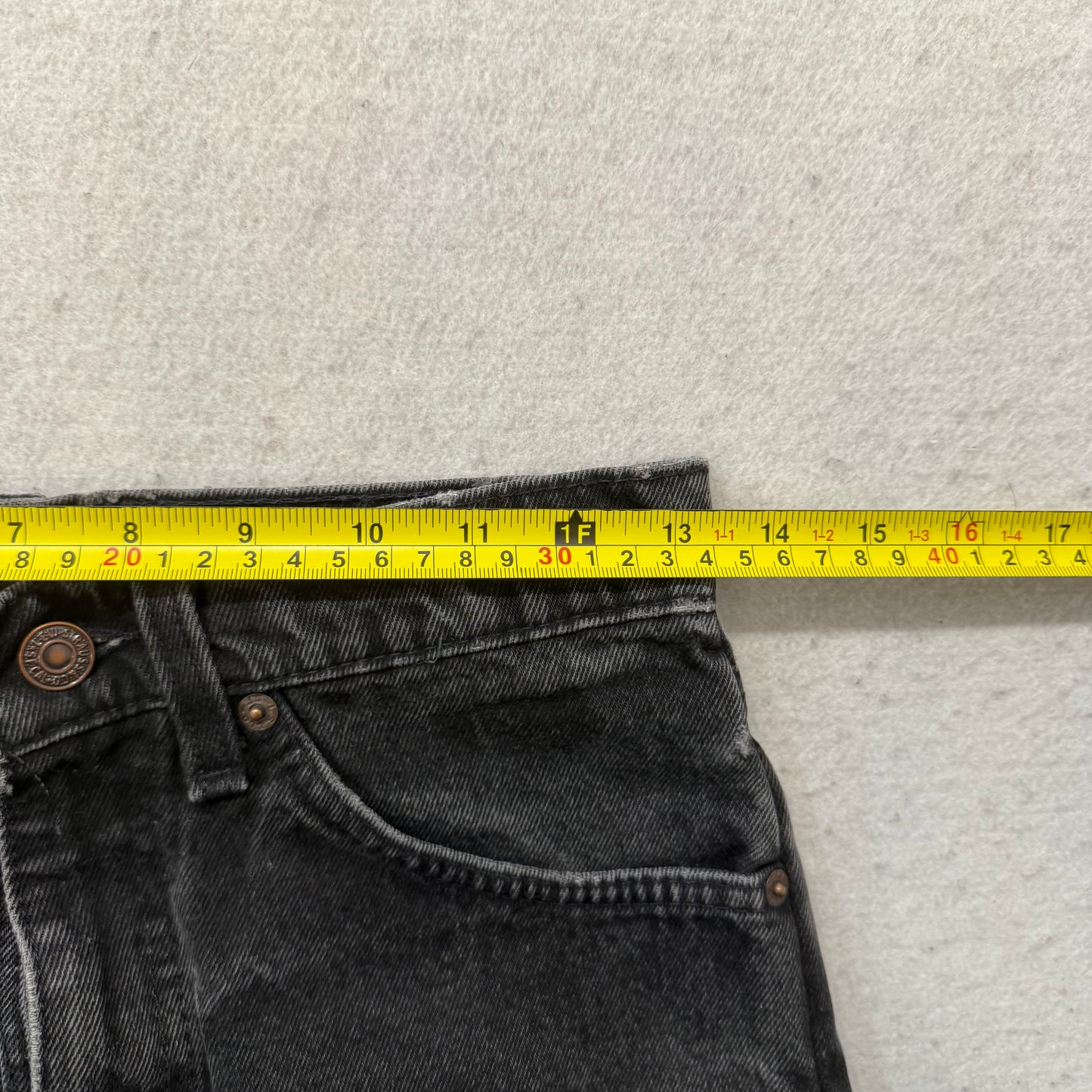 Levi Strauss & Co 562 Men's Faded Black Denim Loose Fit Distressed Jeans Size 27