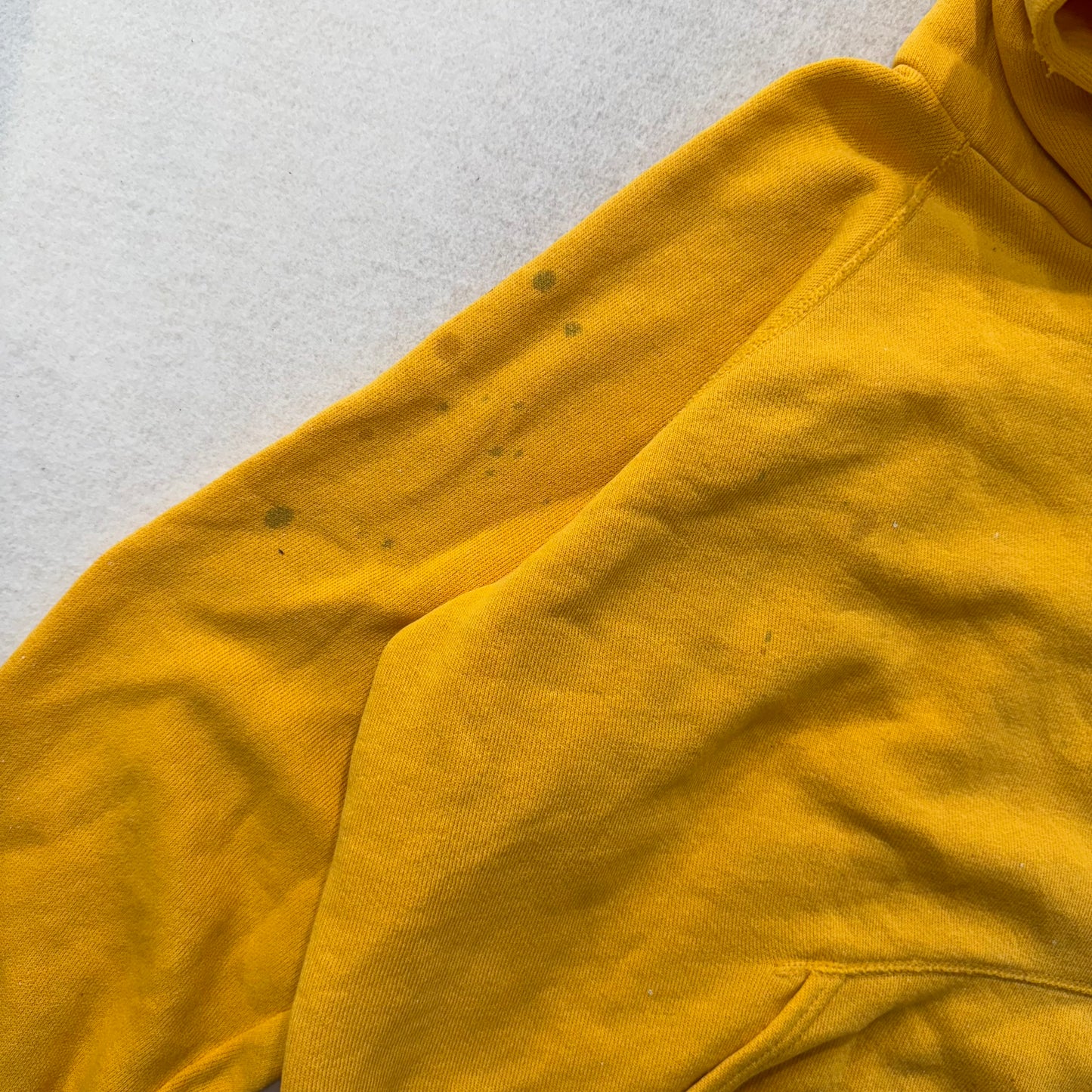 80s Vintage Bassett-Walker Mustard Yellow Pullover Hoodie Kangaroo Pocket Size L